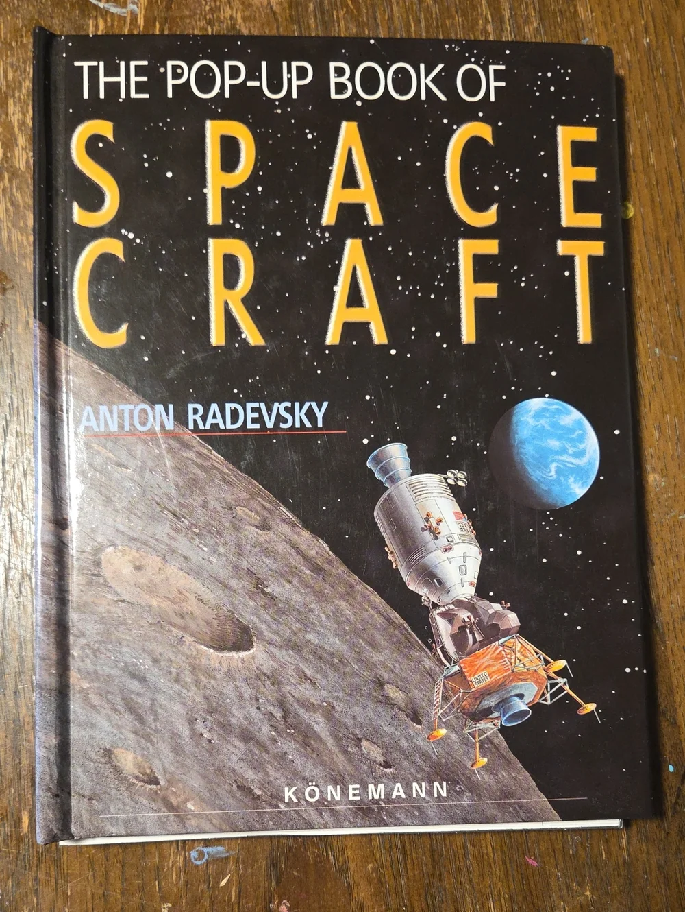 Anton Radevsky The Pop-Up Book of Spacecraft - Black